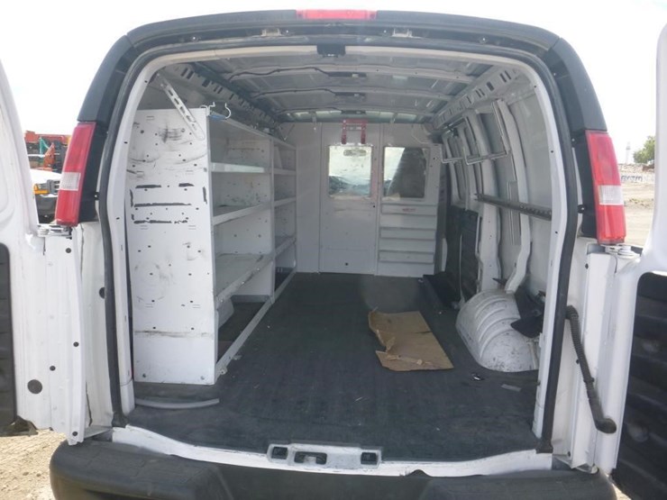 2016-chevrolet-express-3500-image-8