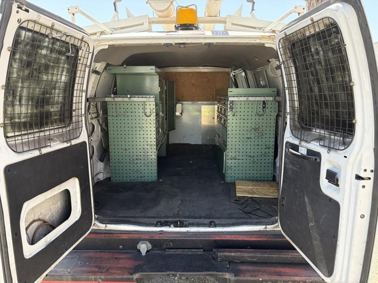 2002-ford-e350-image-26
