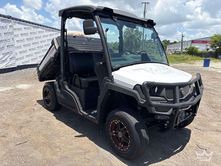 2022-john-deere-gator-image-18