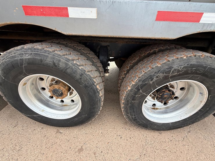 2019-peterbilt-389-image-28