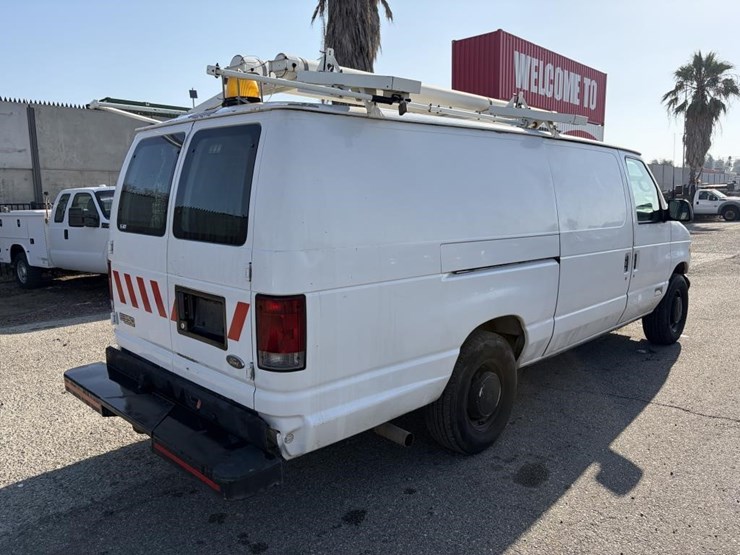 2002-ford-e350-image-3