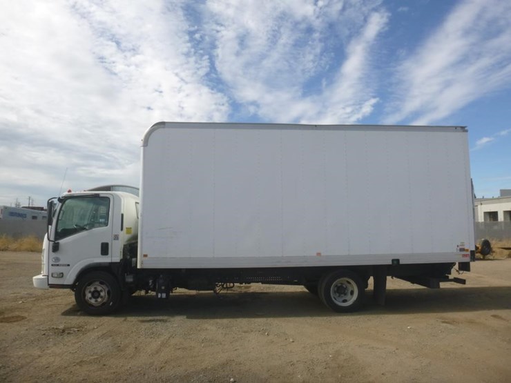 2017-isuzu-nrr-image-5