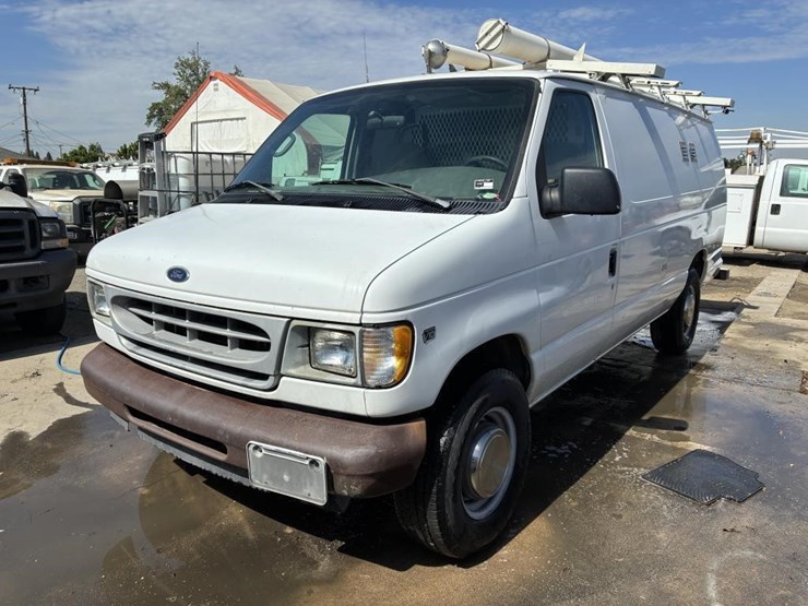 2002-ford-e350-image-1