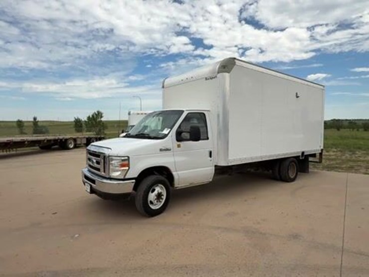 2018-ford-cargo-image-1