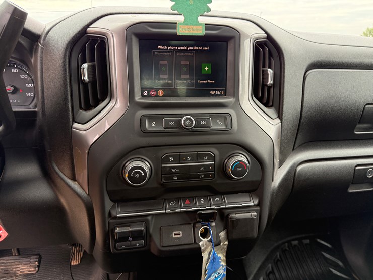 2020-chevrolet-silverado-2500hd-image-18