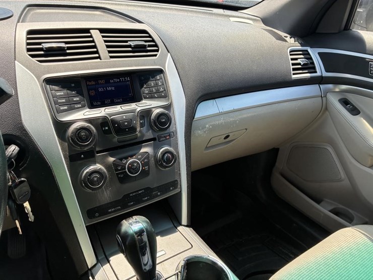 2011-ford-explorer-xlt-image-18