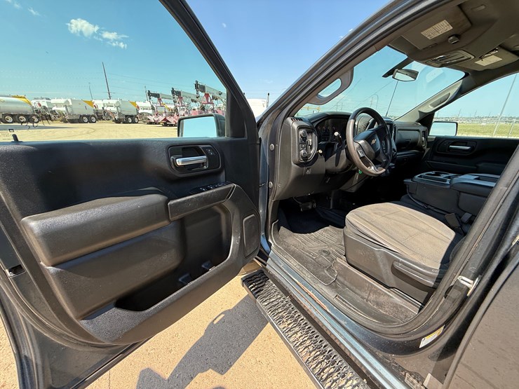 2020-chevrolet-silverado-2500hd-image-13