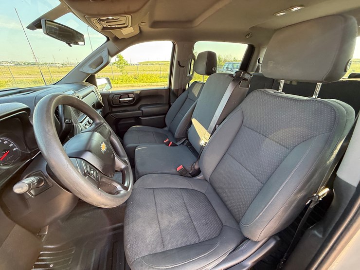 2021-chevrolet-silverado-2500hd-image-13