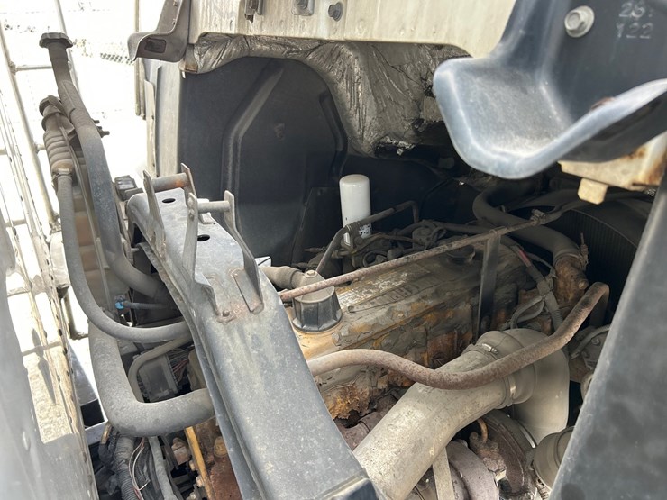 2001-gmc-t7500-image-39