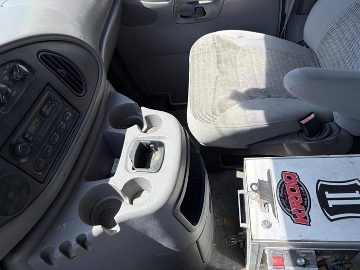 2002-ford-e350-image-42