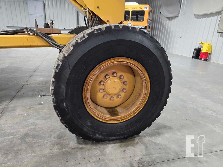 2014-caterpillar-160m2-image-33