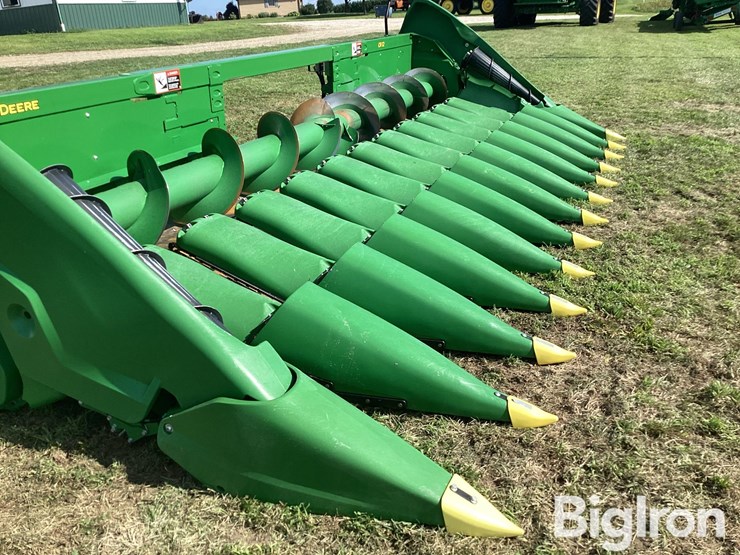 2025-john-deere-cr12-image-10