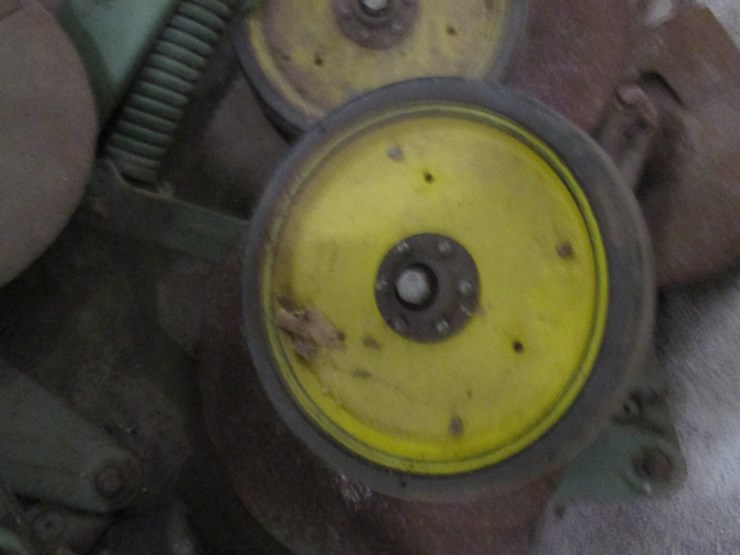 john-deere-planter-fertilizer-openers/disc-assemblies-image-9