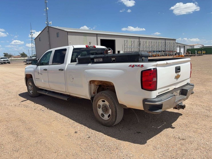 2015-chevrolet-silverado-2500-image-3