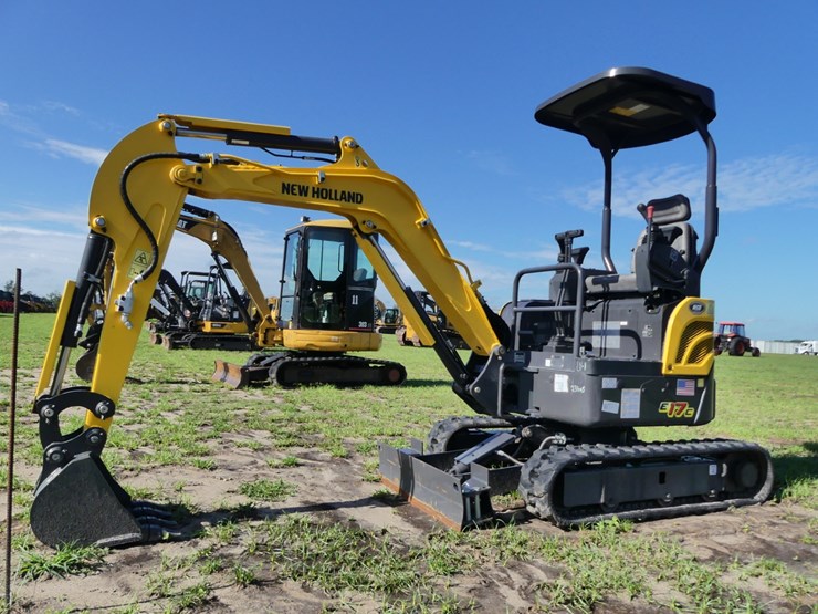 new-holland-e17c-image-1