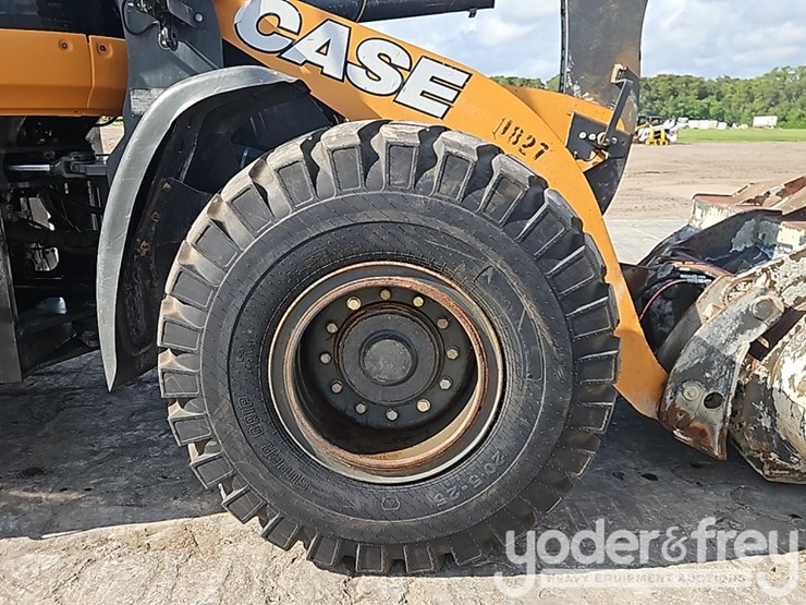 2018-case-621g-image-10