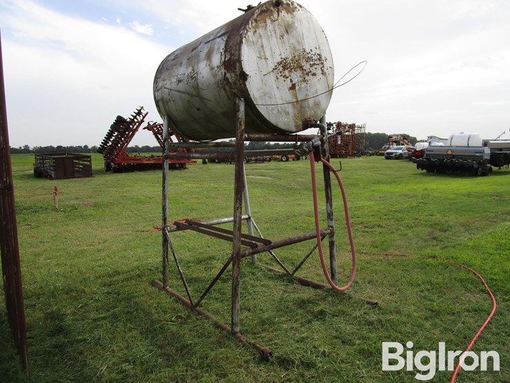 560-gal-fuel-tank-on-stand-image-1