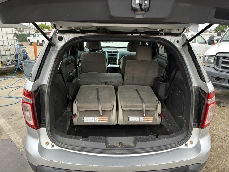 2015-ford-explorer-image-14