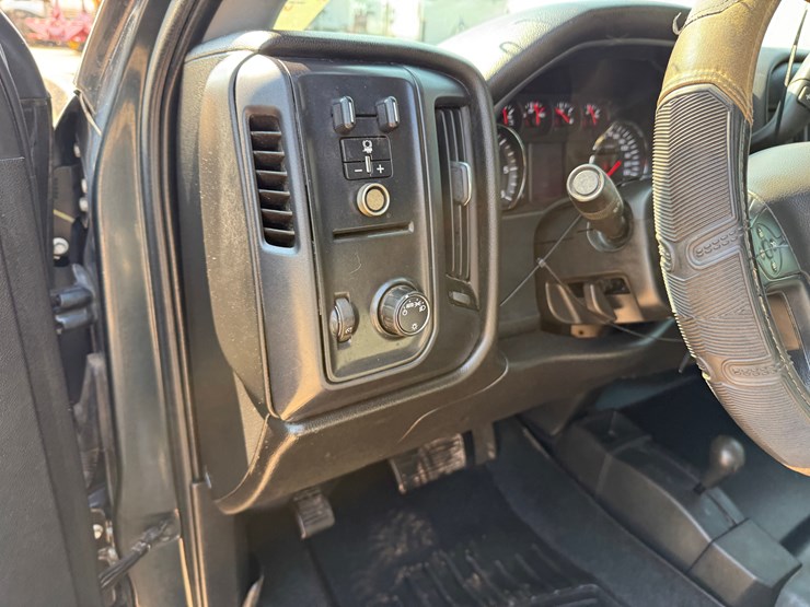 2018-chevrolet-silverado-2500hd-image-21
