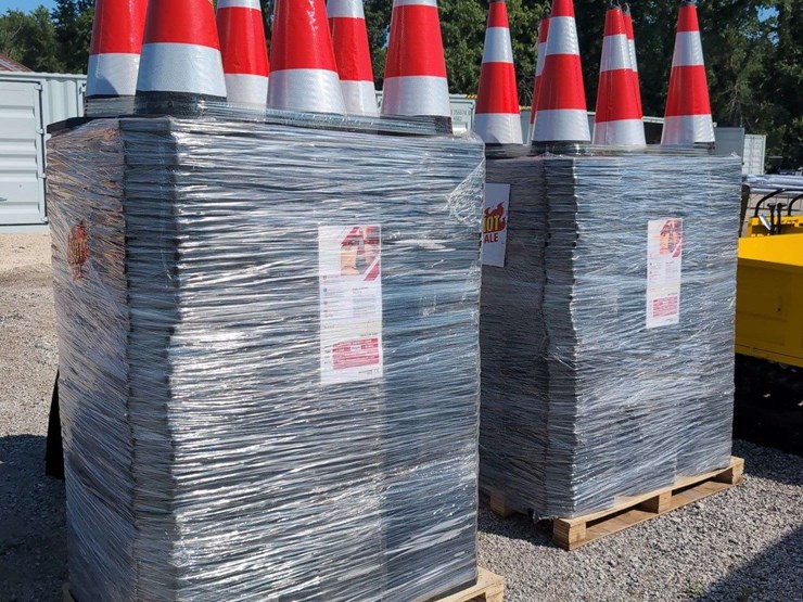 (50)-28"-traffic-cones-image-1