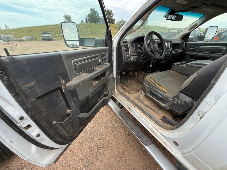 2015-dodge-ram-3500-image-10
