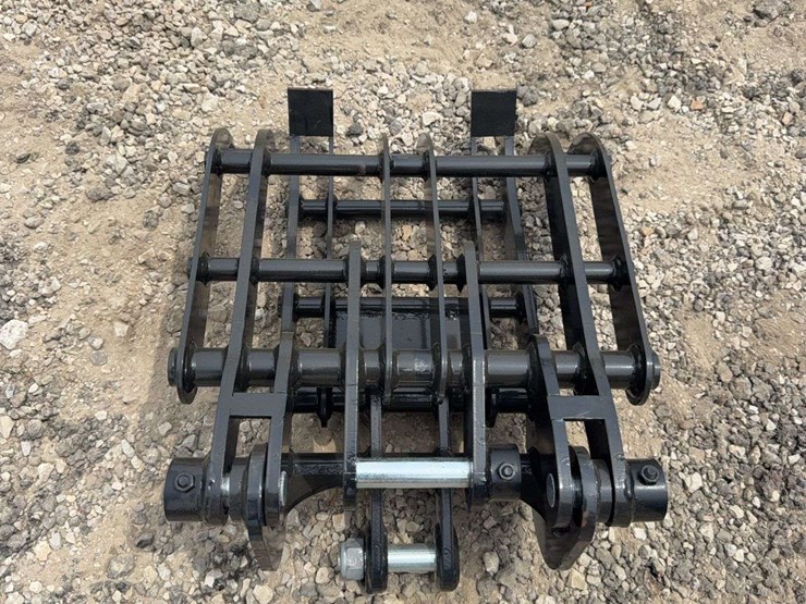 mini-excavator-wood-grab-attachment-image-2