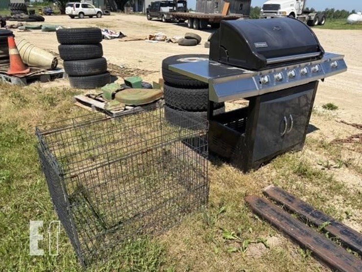 lp-gas-grill-&-dog-crate-image-2