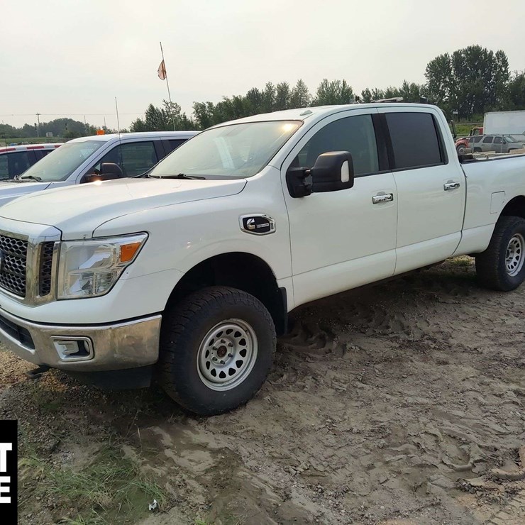 2017 NISSAN TITAN