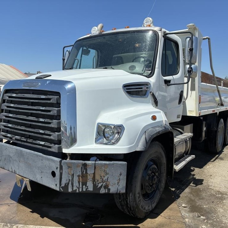 2013 FREIGHTLINER 114SD