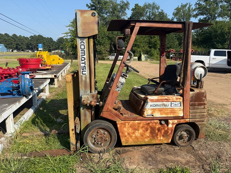 komatsu-fg25st-11-image-4