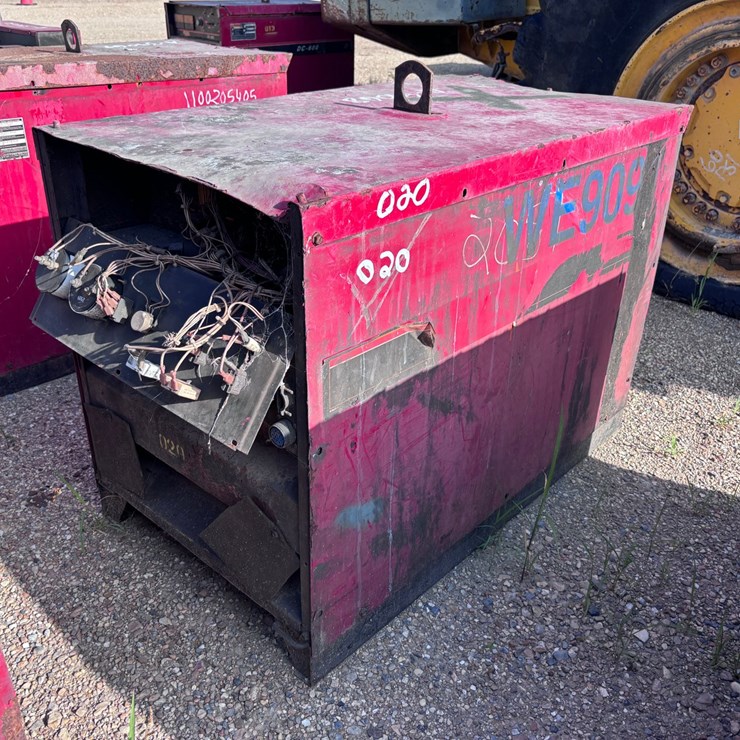 #39068 • LINCOLN ELECTRIC DC-600 WELDER | FOR PARTS/REPAIRS