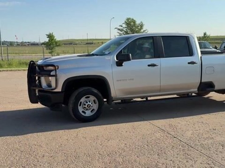 2021-chevrolet-silverado-2500hd-image-1