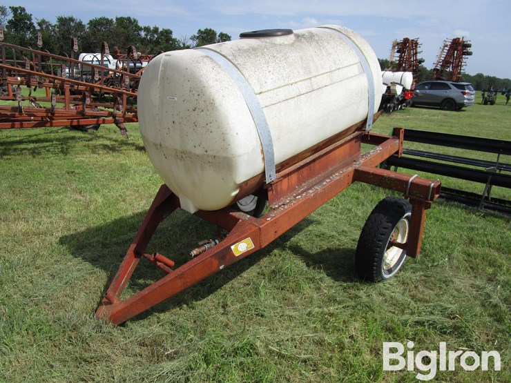 sprayer-tank-on-trailer-image-1