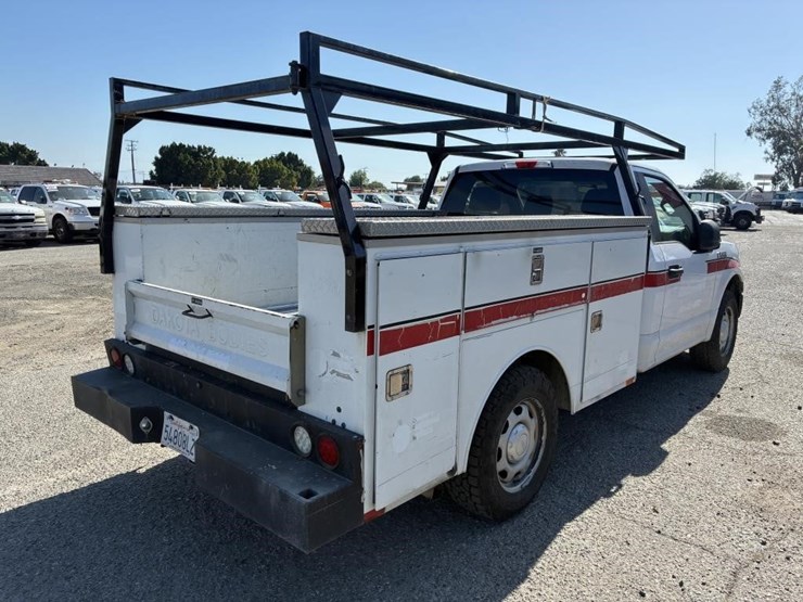 2018-ford-f150-xl-image-3