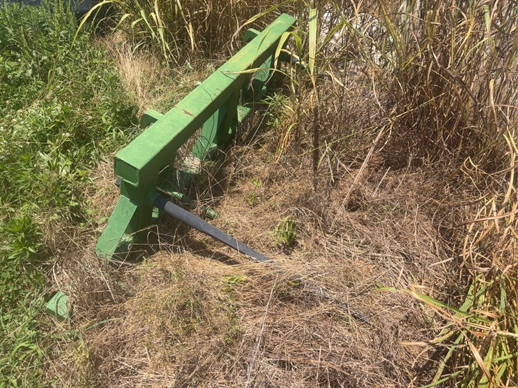 double-hay-spear-for-loader-image-3