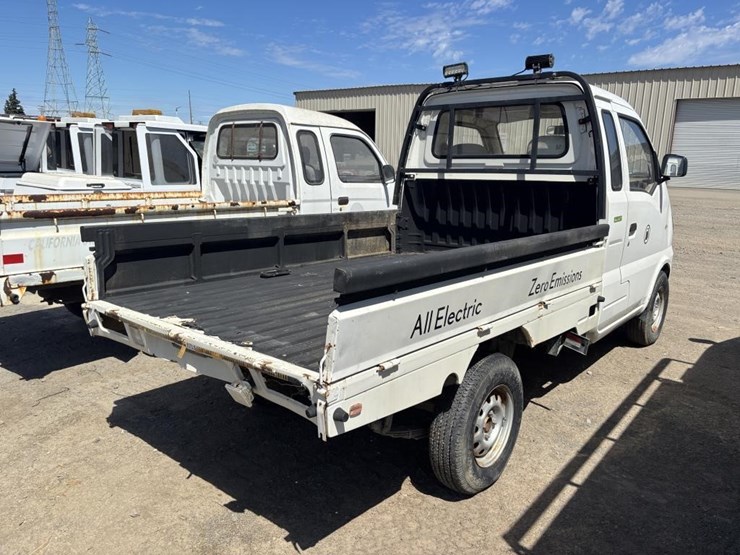 2009-tianjin-qingyuan-lsv-utility-truck-image-3