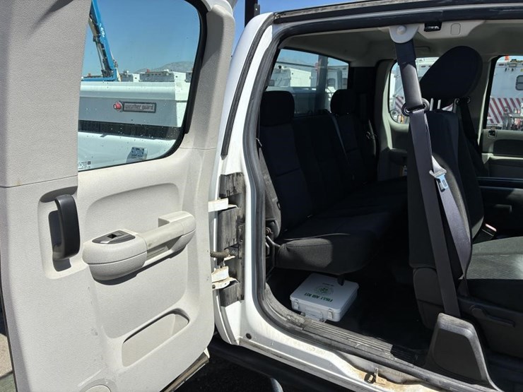 2012-gmc-sierra-2500-image-16