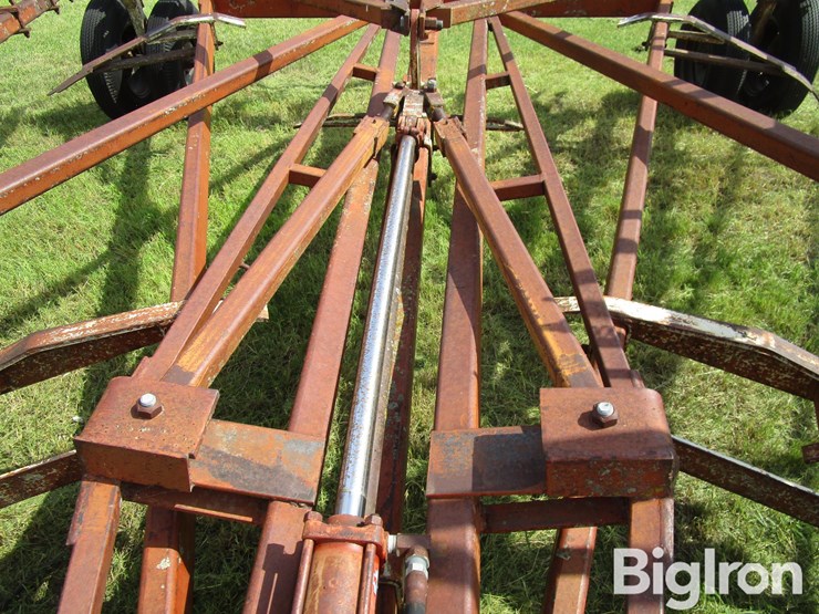 crustbuster-36'-hydraulic-fold-springtooth-w/3-bar-harrow-image-12