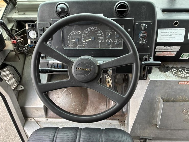 2002-workhorse-p42-image-20