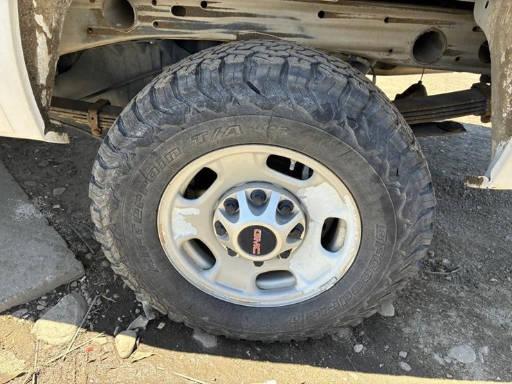 2012-gmc-2500-image-7