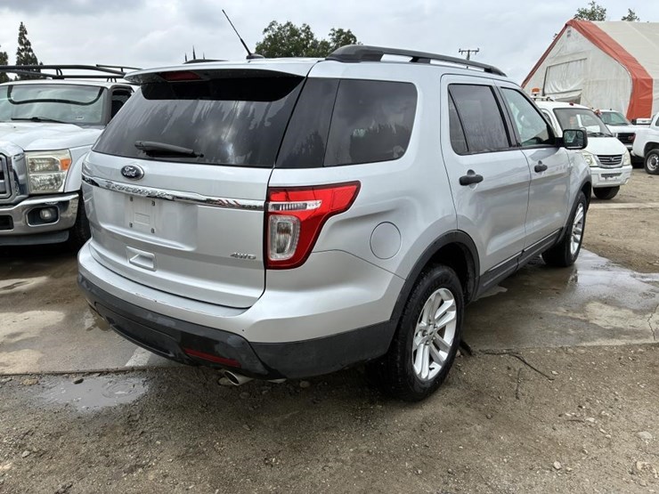 2015-ford-explorer-image-3