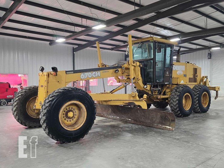 2006-deere-670ch-ii-image-1