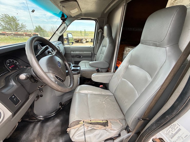 2018-ford-cargo-image-13