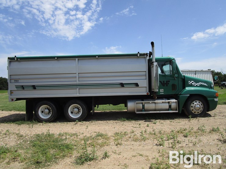 2003-freightliner-cst120-century-classic-t/a-grain-truck-image-4