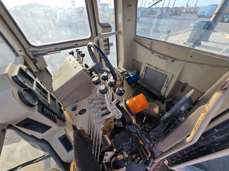 caterpillar-120h-image-15