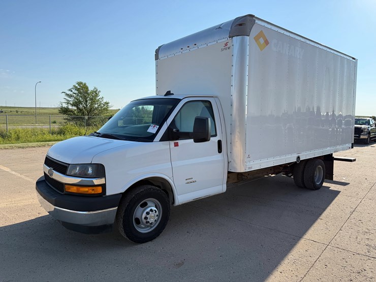 2018-chevrolet-express-4500-image-2
