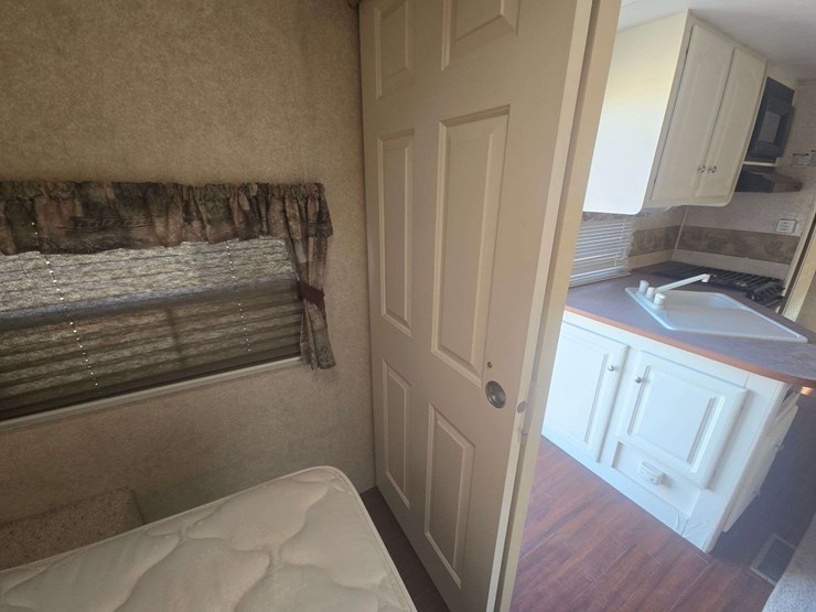 2006-keystone-outback-travel-trailer-image-27