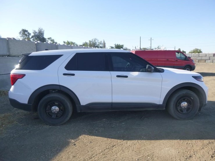2020-ford-explorer-image-15