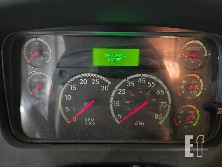 2020-freightliner-business-class-m2-106-image-12