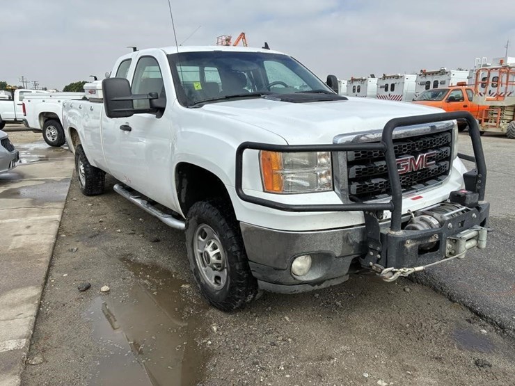 2012-gmc-sierra-2500-image-2